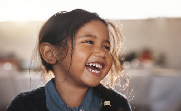 Jeune fille souriante